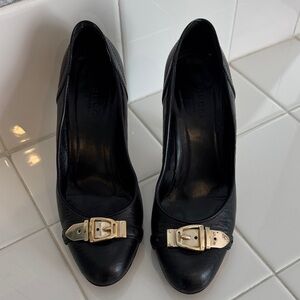 Gucci Black Leather Women's Pumps with Gold Buckle